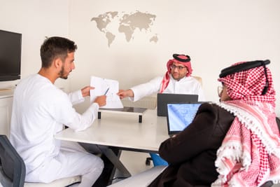 كيف تساعدك الاستشارة القانونية في اتخاذ القرار الصحيح؟