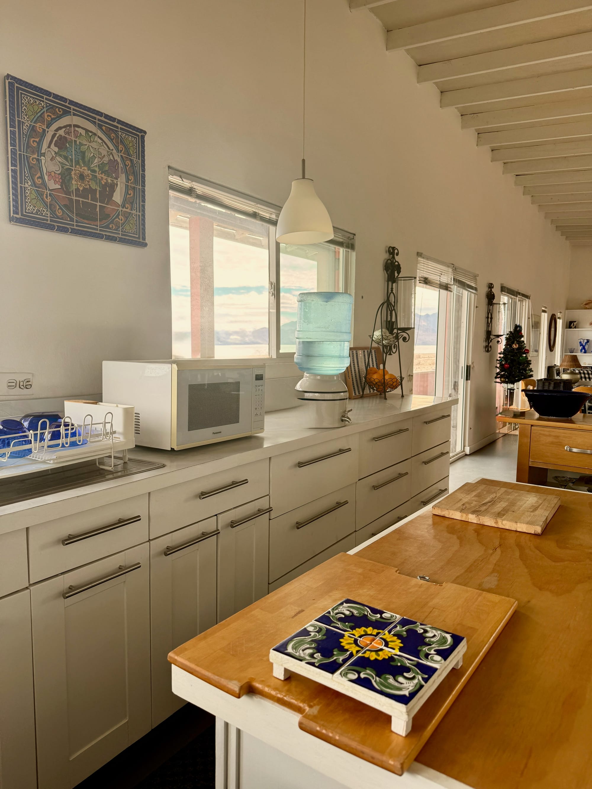 KT7 Kitchen Cabinets and Sliding Glass Doors