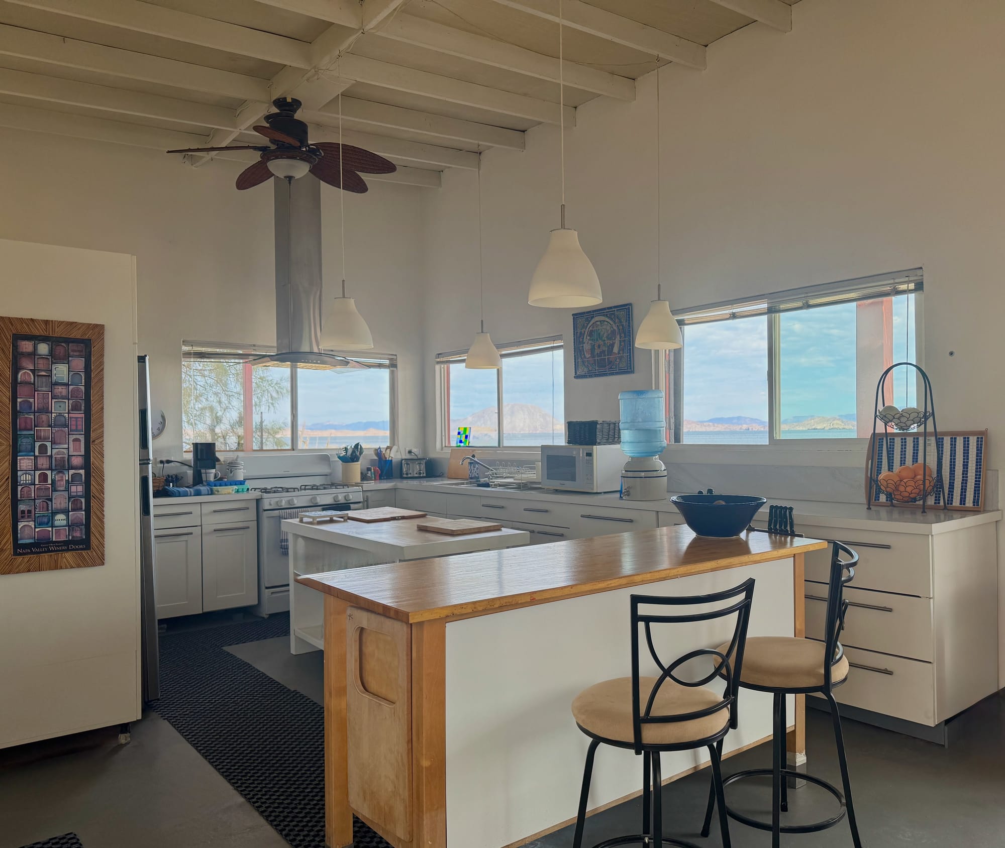 KT6 Full Kitchen and Ocean View