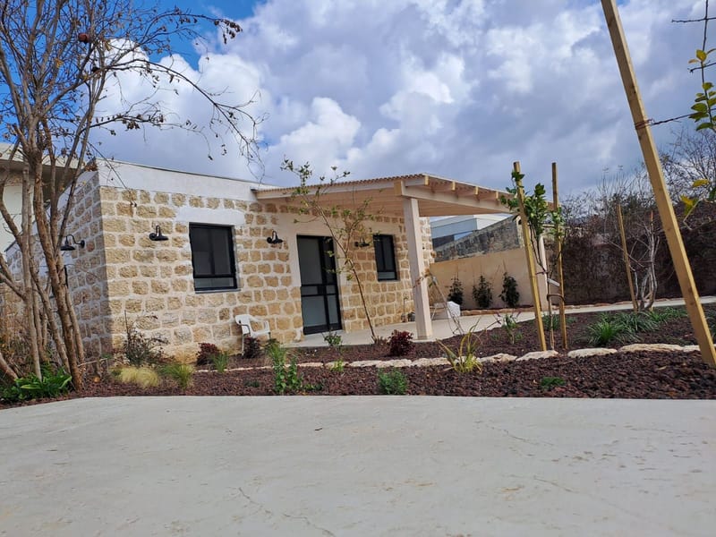 שימור מבנים ואתרים היסטוריים, הכנת תיקי תיעוד, ליווי פרוייקטים ועוד