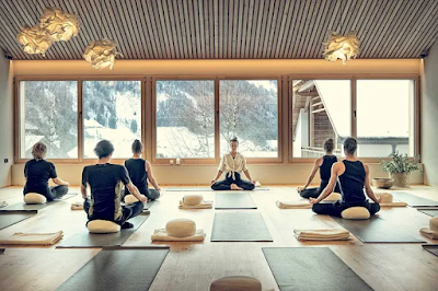 Yoga in Südtirol: Ganzheitliche Erholung in den Alpen genießen - Mic...