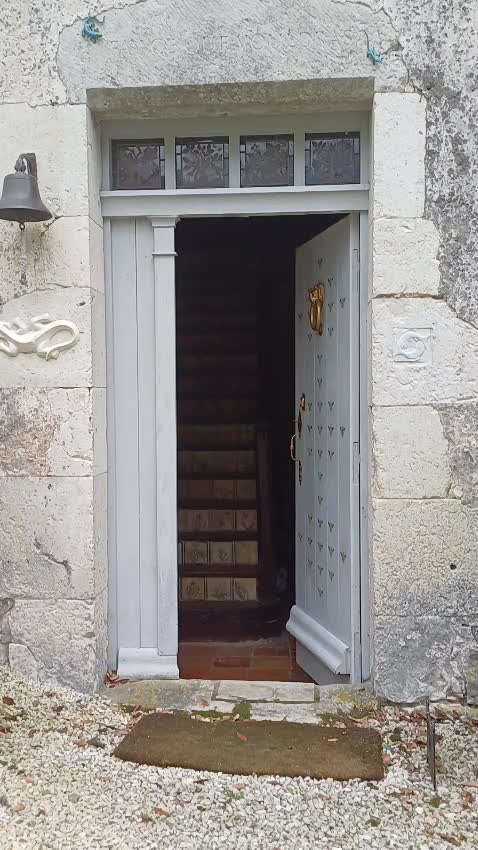 2025 EXHITION 3.5 FRINKS IN A SALON