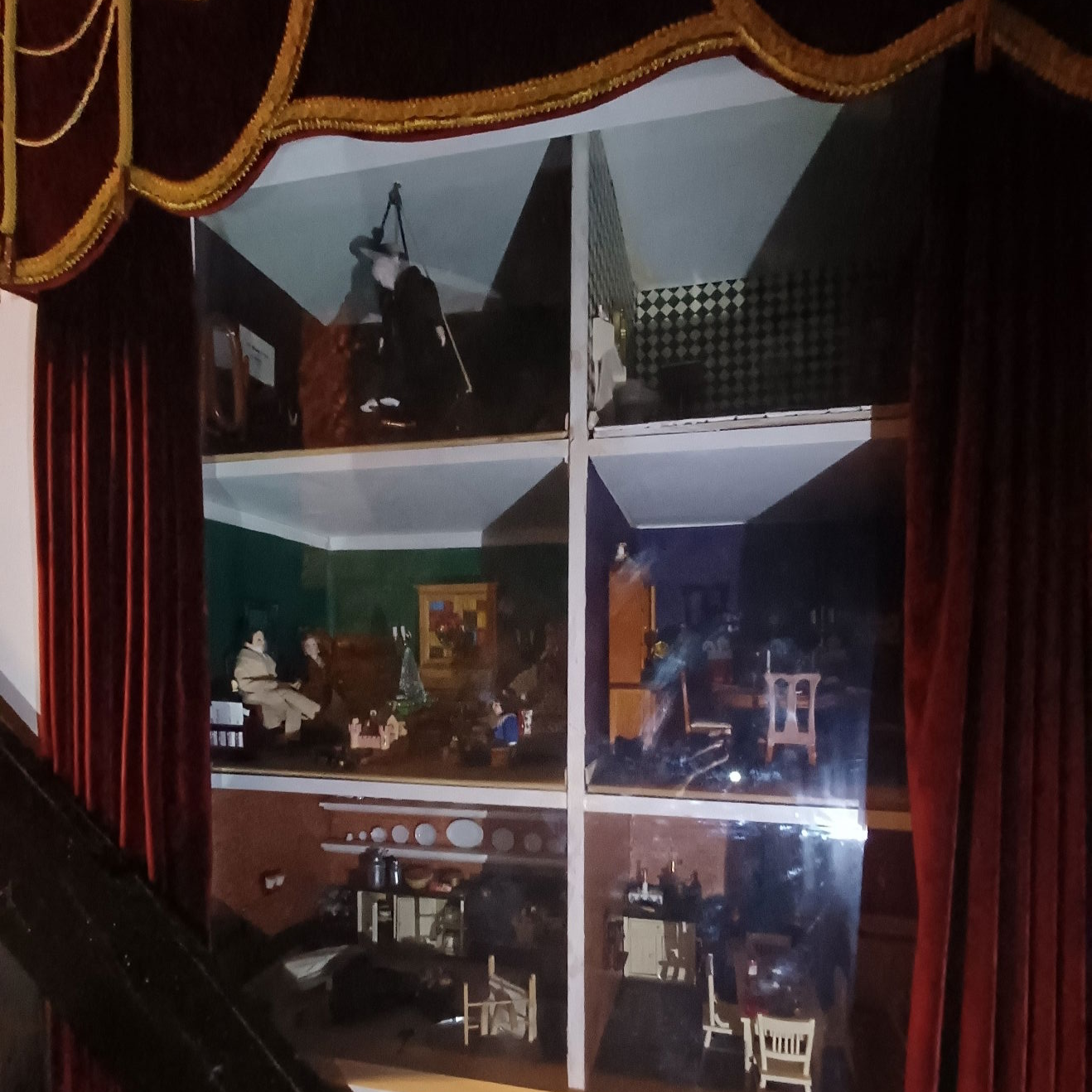 'UN DRÔLE NÖEL' model theatre set
