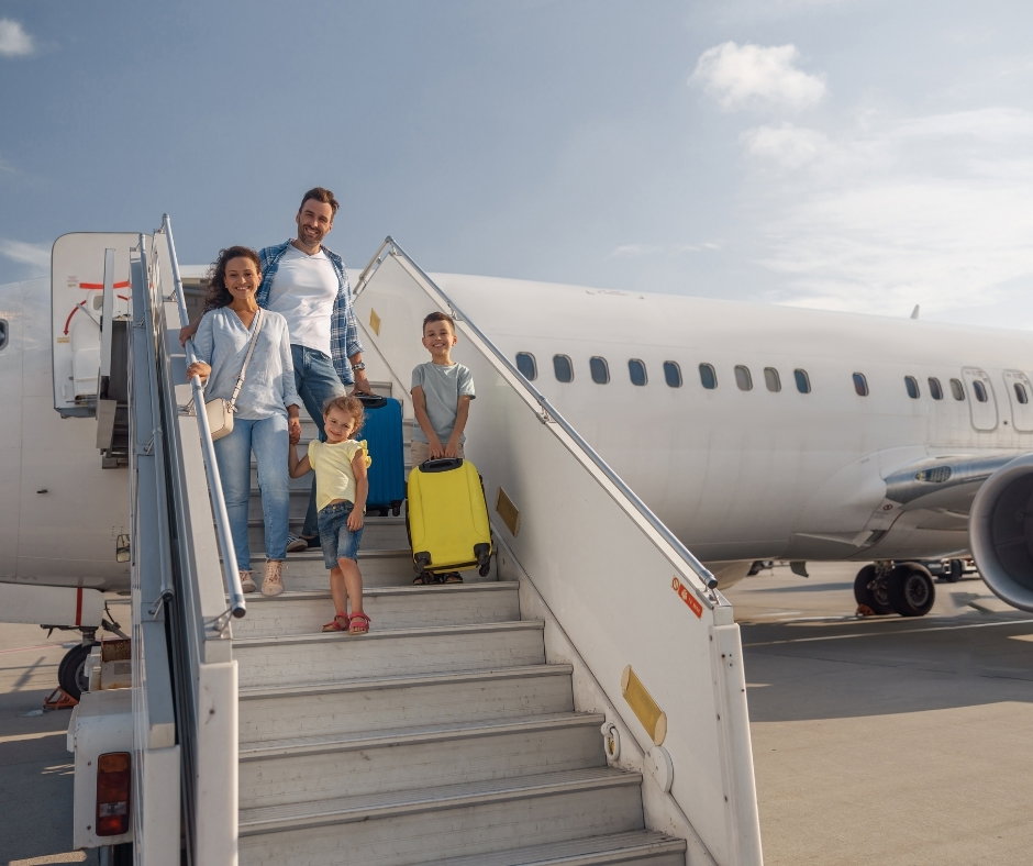 מה אסור לפספס כשמזמינים טיסה עם ילדים