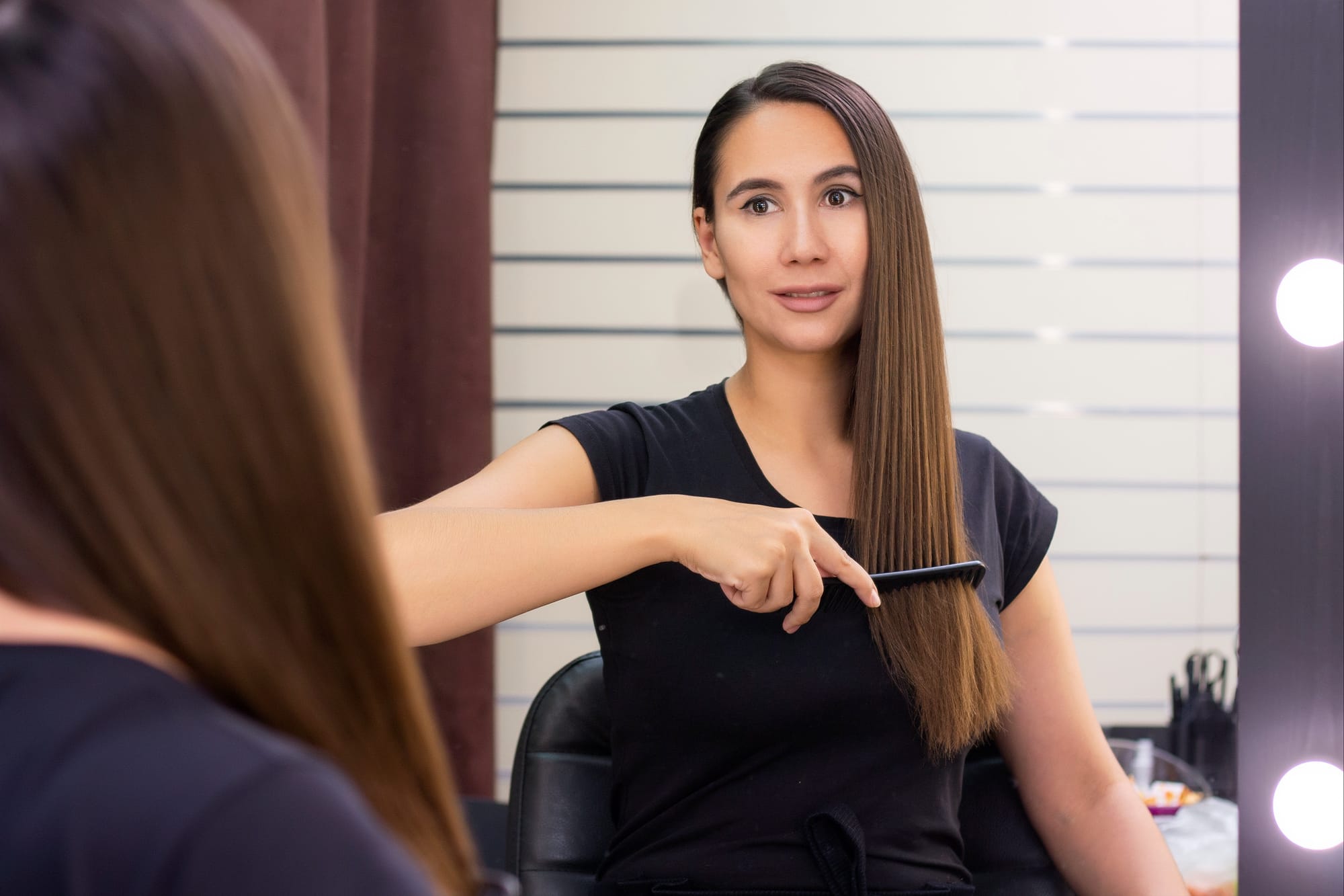 טופ 10 שאלות שחייבים לשאול במספרה לפני החלקות לשיער