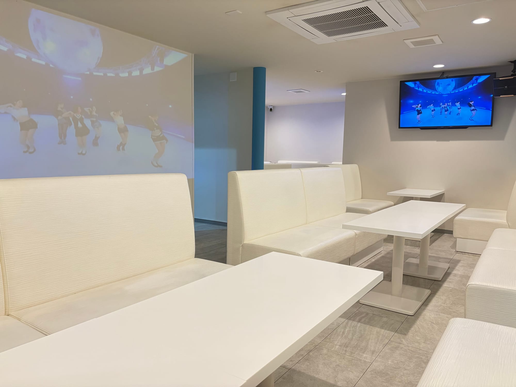 ゆったりソファー席