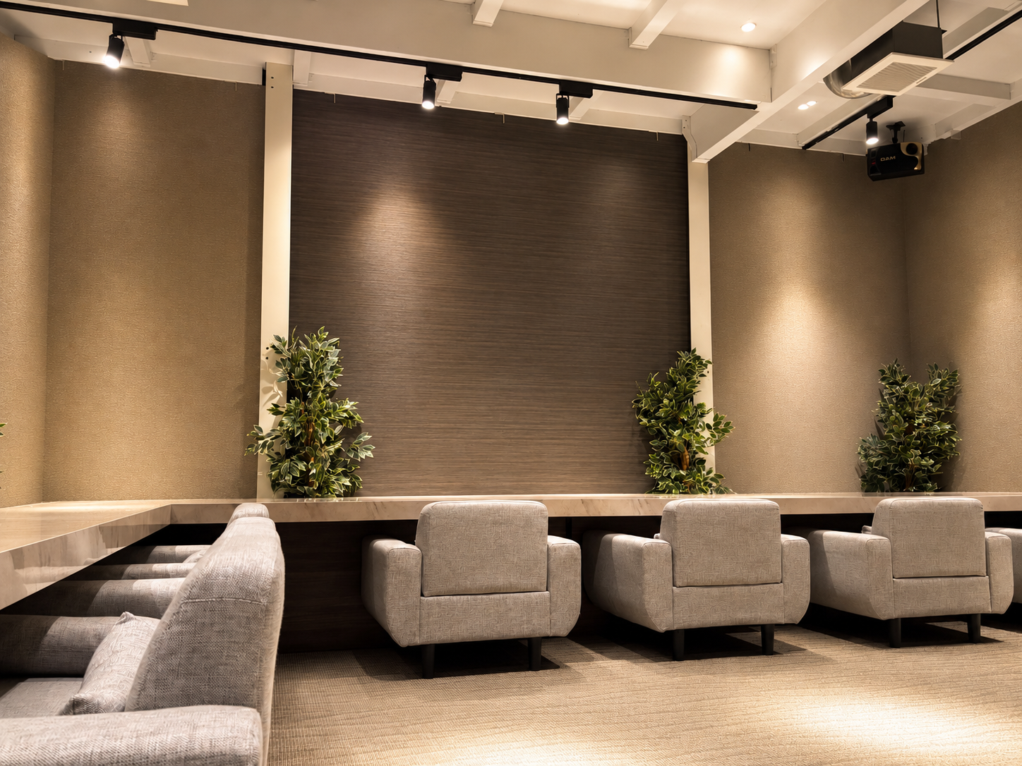 宇都宮駅東口 コンカフェ orange VIPルーム