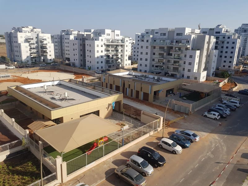 הקמת מתחם גני ילדים רחל המשוררת ונעמי שמר , יבנה 