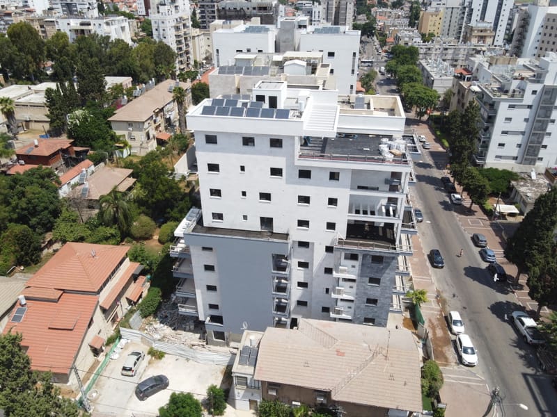 מזמין העבודה: משה ושושנה קדשאב