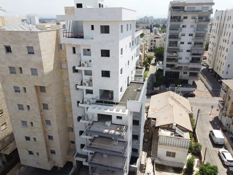 מזמין העבודה: משה ושושנה קדשאב