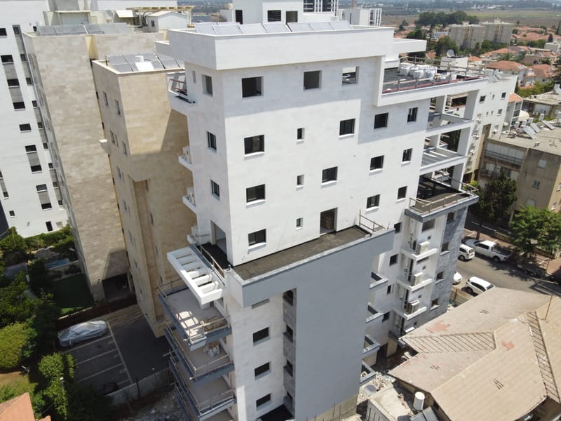 מזמין העבודה: משה ושושנה קדשאב