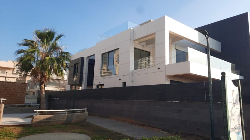 מזמין העבודה: שלמה פרישמן ואבנר שמר.