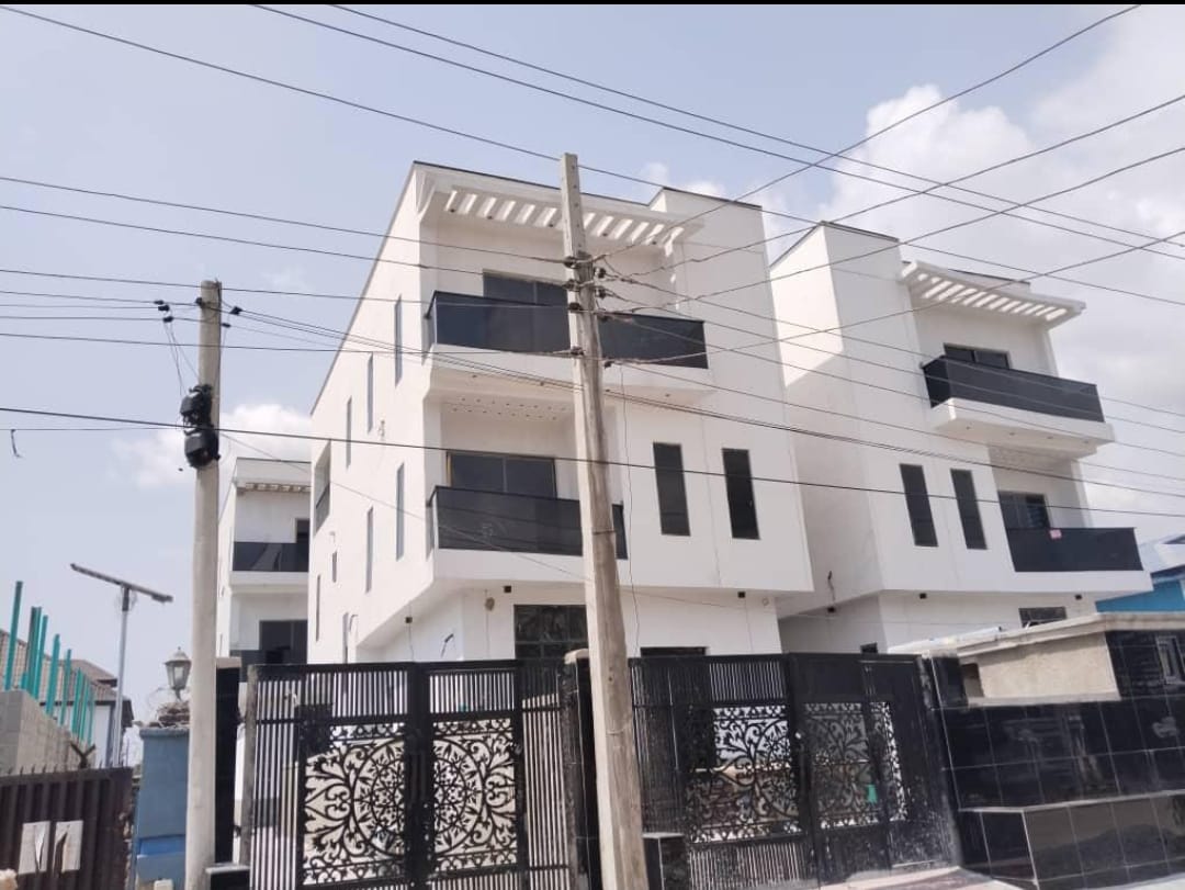 NEWLY BUILT 6 BEDROOMS FULLY DETACHED DUPLEX.