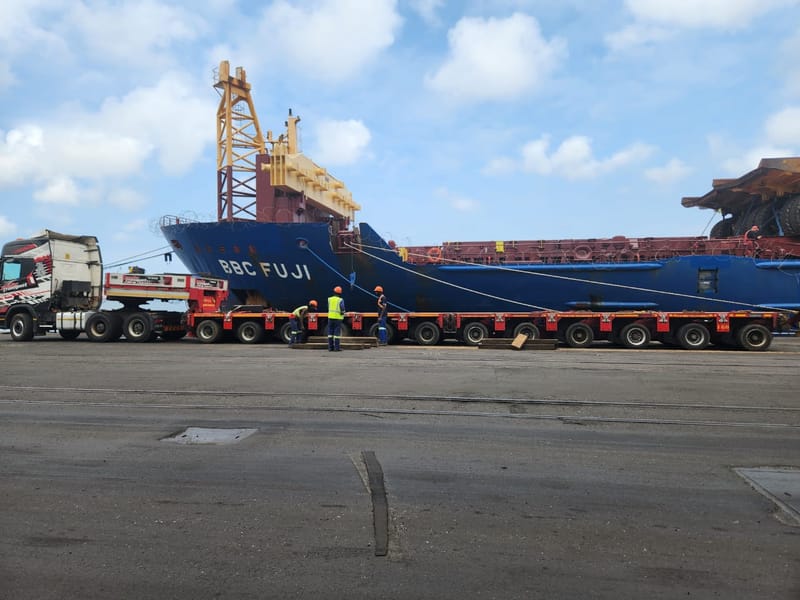 BBC Fuji charter - Durban to Jebel Ali (8 x Komatsu HD785)