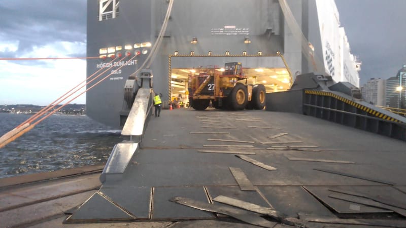 Hoegh Sunlight - vessel loading