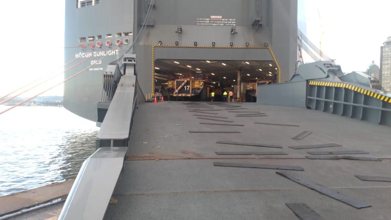 Hoegh Sunlight - vessel loading