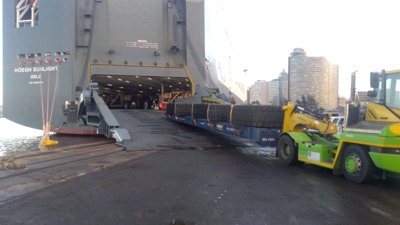 Hoegh Sunlight - vessel loading