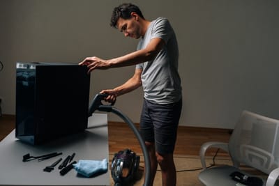 🤖 כך תצילו את השואב הרובוטי שלכם (ותחסכו מאות שקלים בתיקונים!) 🧹