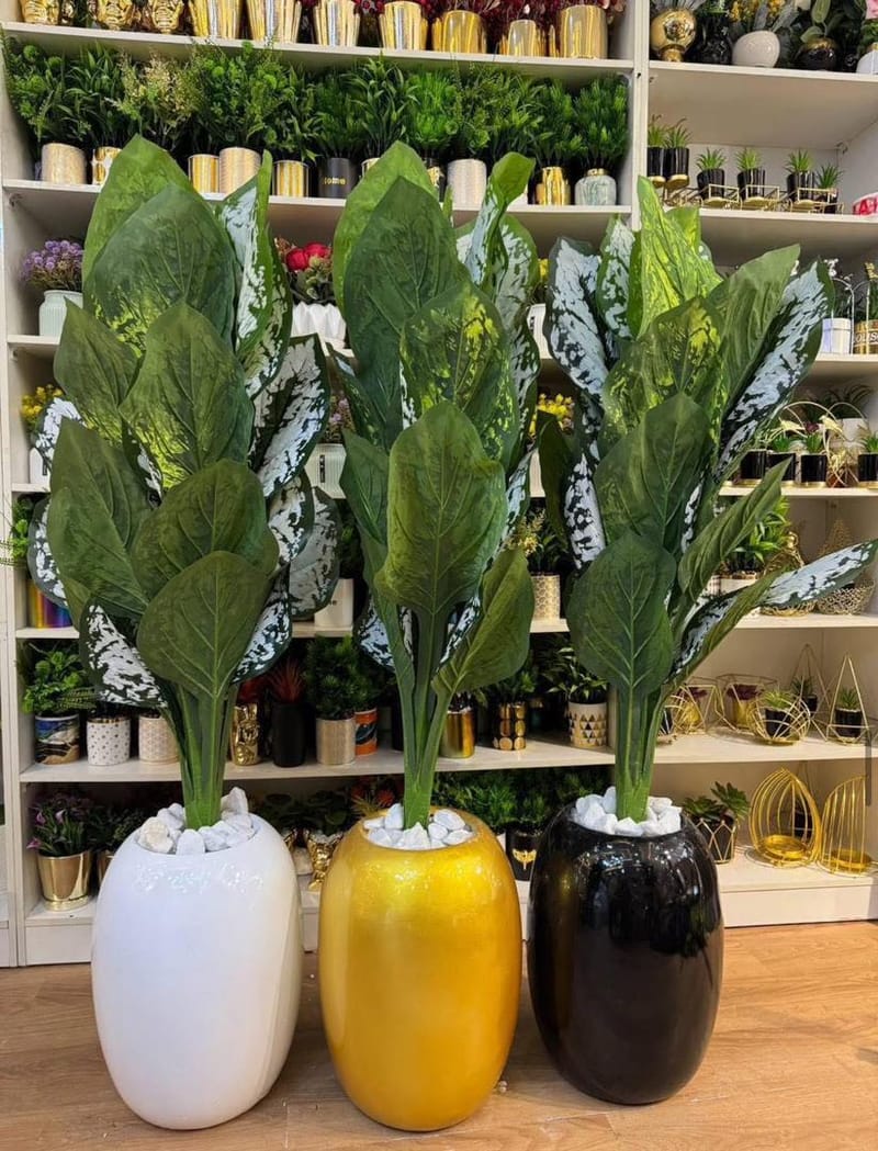 High-quality flower vase and flower