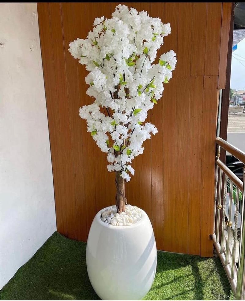 High-quality flower vase and flower