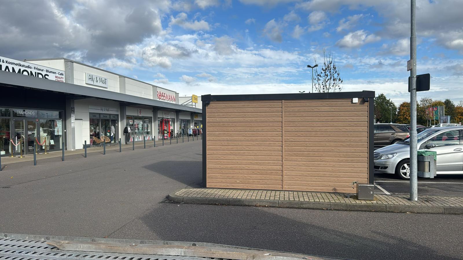 Характеристика 300 х 400 / Н=240 см.