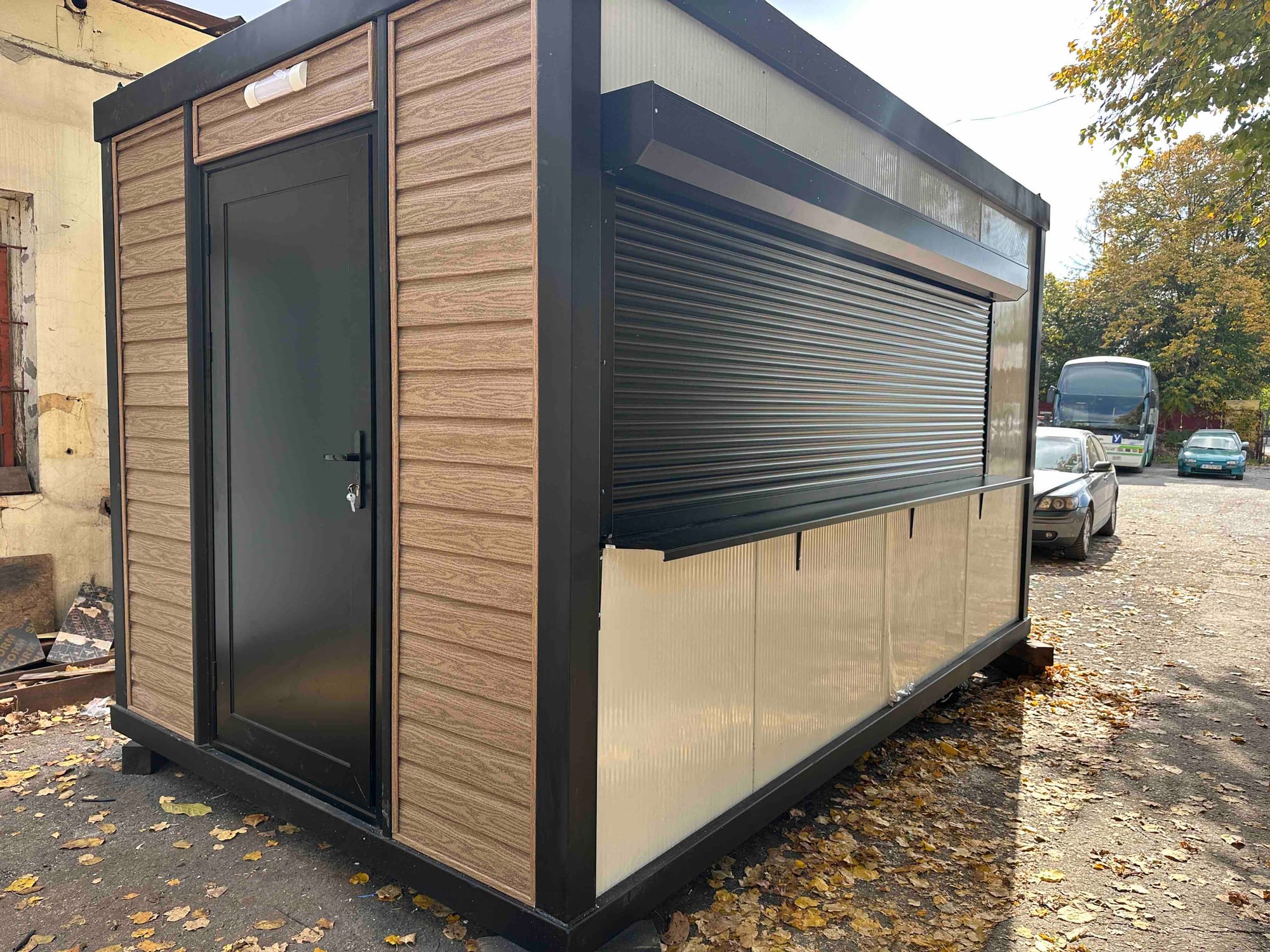 Характеристика 300 х 400 / Н=240 см.