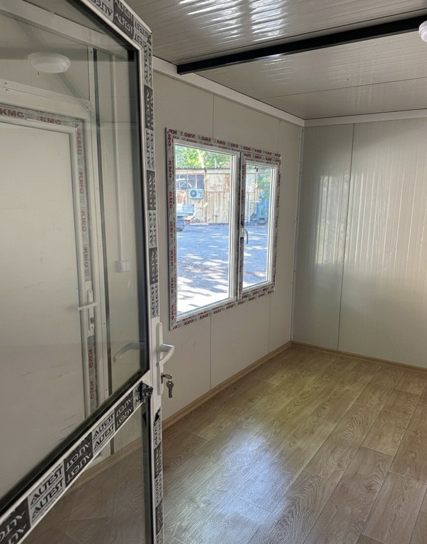 Подходящ за офис, жилище или търговска дейност.