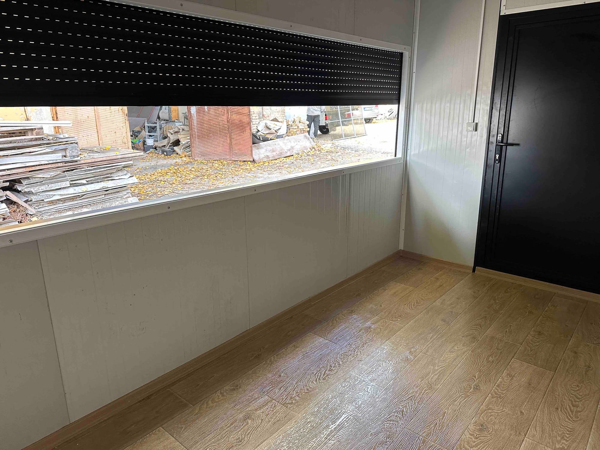 Характеристика 300 х 400 / Н=240 см.