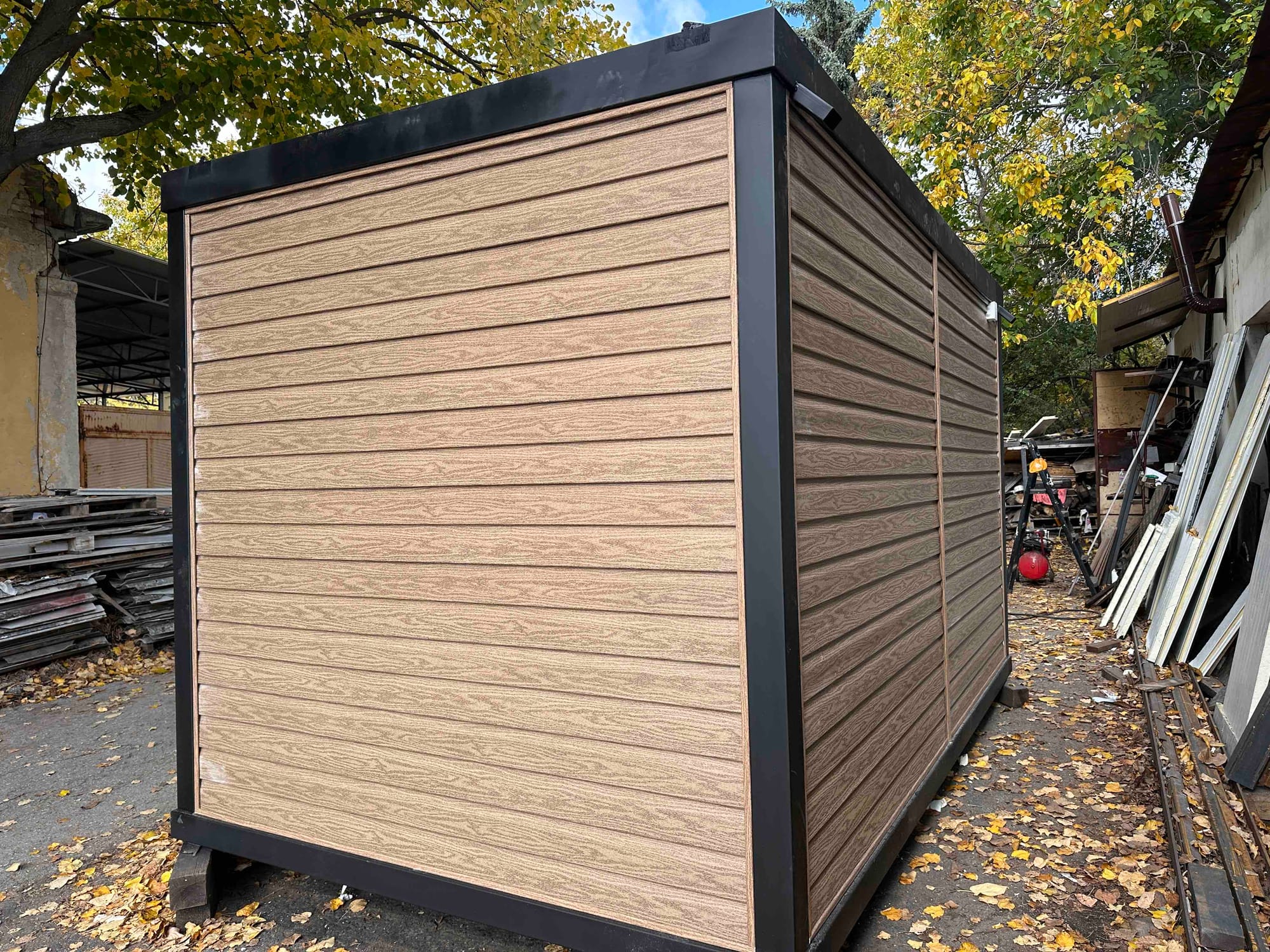 Характеристика 300 х 400 / Н=240 см.