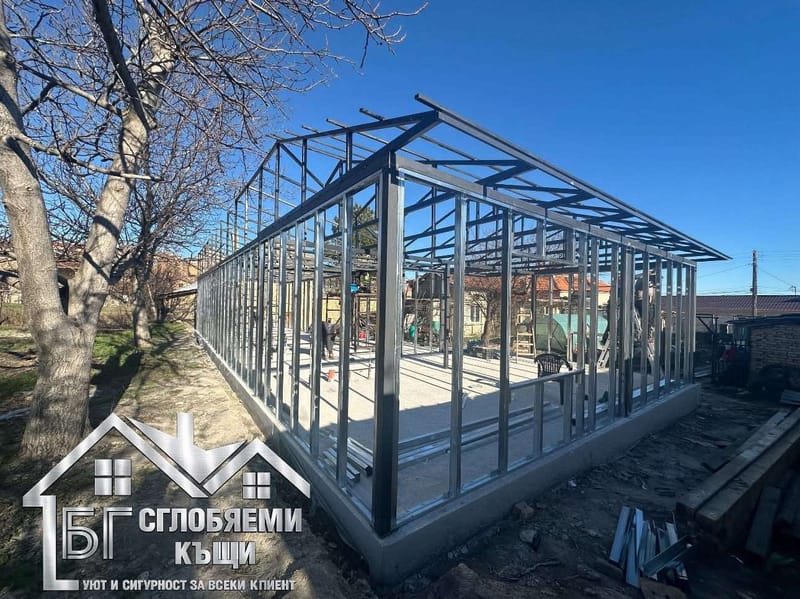 Г образна сглобяема метална къща