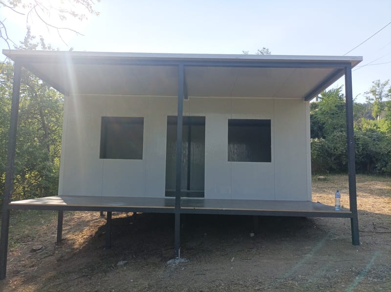 Контейнер, изграден на труднодостъпен терен