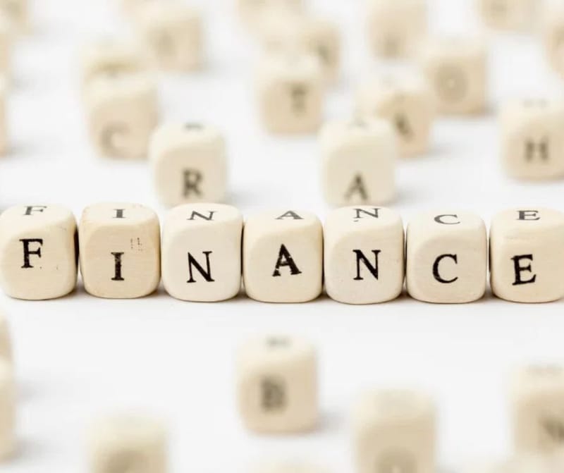 Помагаме на свободните професии да бъдат разбрани от банката – често проблемът не е доходът, а как изглежда на хартия.