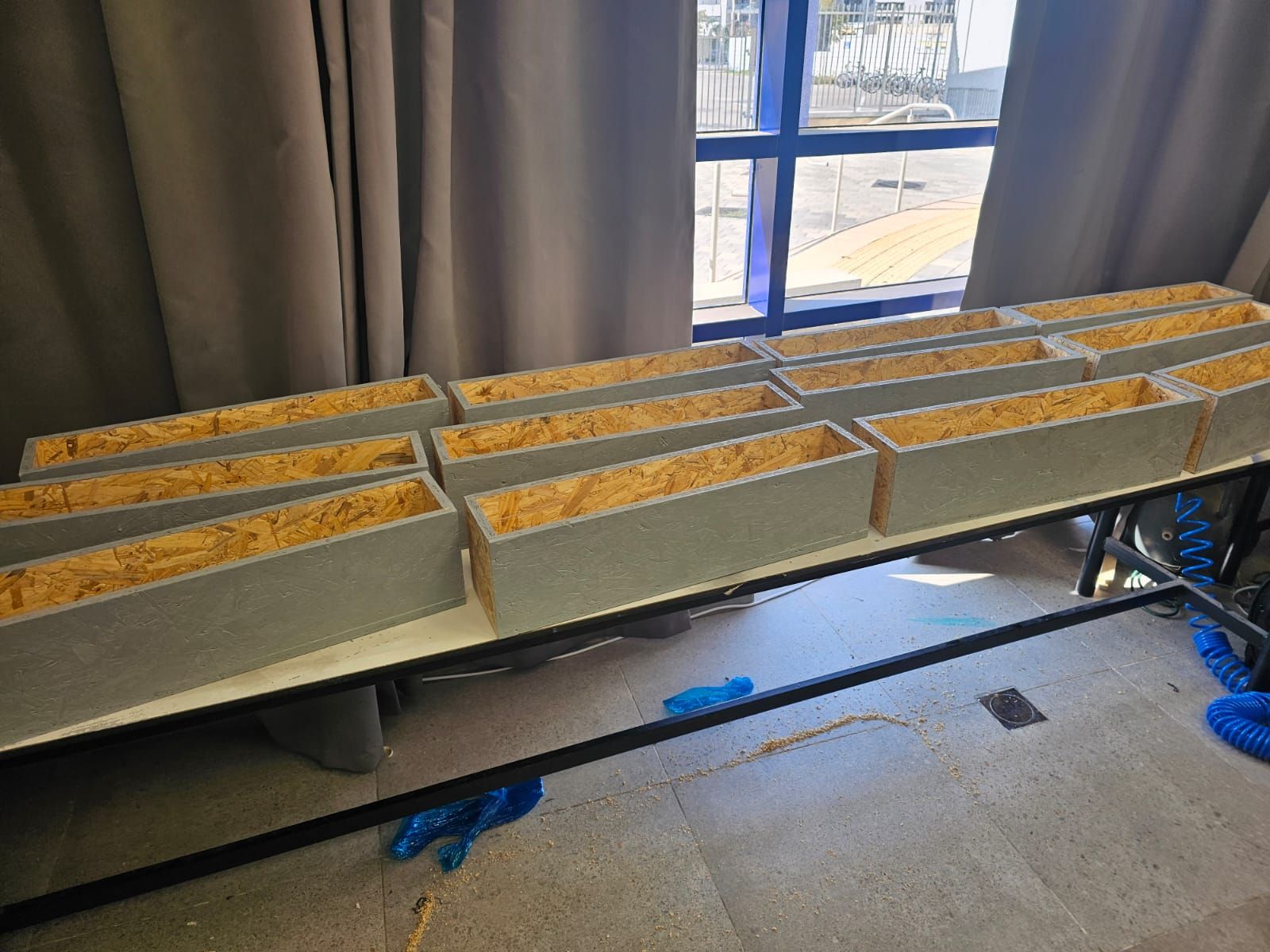 אדניות לטו בשבט ולקישוט בית הספר