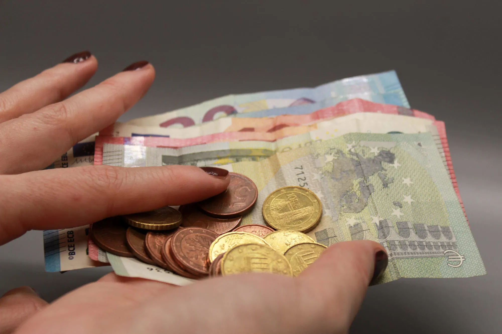 NEVIDLJIVO KRŠENJE PRAVA OSOBA S INVALIDITETOM I OSOBA S POSEBNIM POTREBAMA _ KADA NAKNADE I DODACI NE KORISTE ONIMA KOJIMA PRIPADAJU