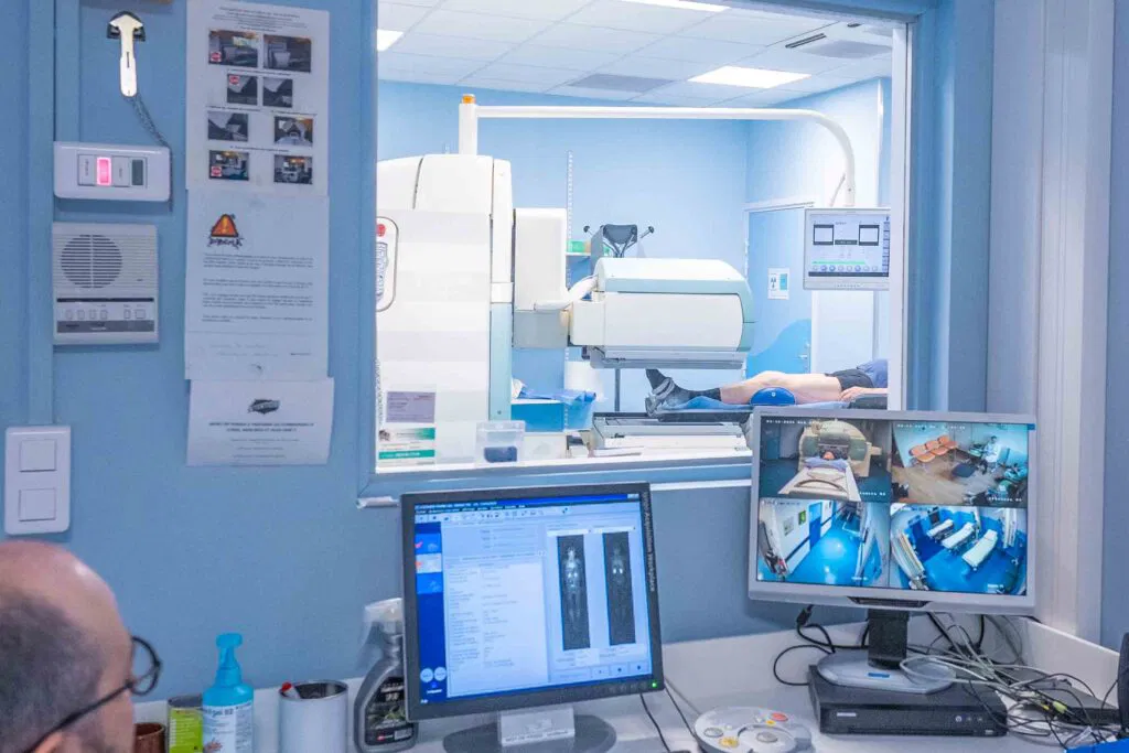 NEDOSTATAK KVALITETNE DIAGNOSTIČKE OPREME I STRUČNOG KADRA UZROK DUGIH LISTA ČEKANJA I ODLSKA BOLESNIKA U DRUGE DRŽAVE EU .