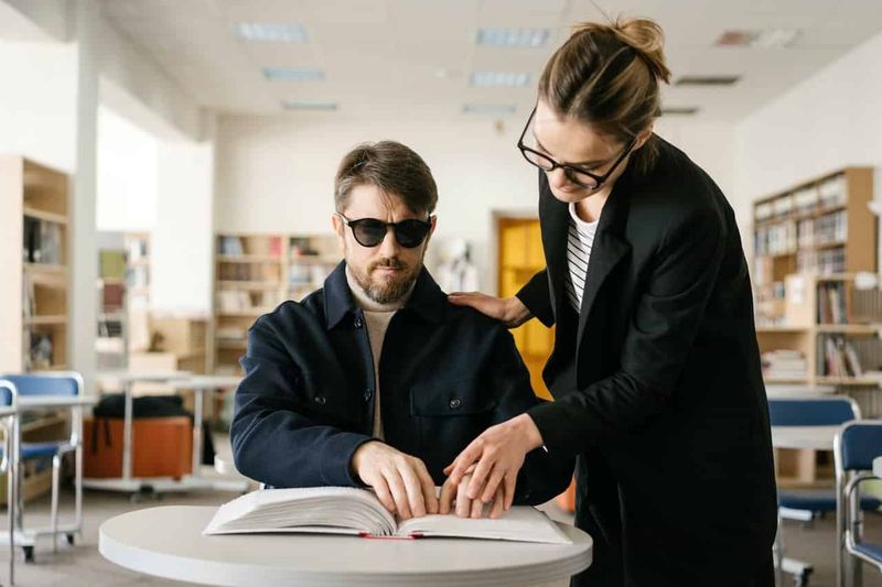 OBRAZOVANJE I ZAPOŠLJAVANJE SLIJEPIH I SLABOVIDNIH OSOBA : IZAZOVI , PRILAGODBE I INKLUZIJA
