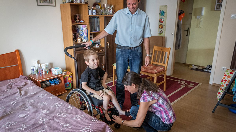 OBITELJ PRVA I NAJVAŽNIJA ZAJEDNICA ZA KVALITETAN ŽIVOT OSOBA SINVALIDITETOM 2.– ULOGA OBITELJI I NJEZIN ZA KVALITETAN RAZVOJ