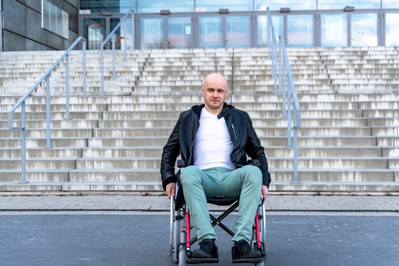 ARHITEKTONSKE BARIJERE I DRUŠTVENA NEJEDNAKOST – PREPREKE INKLUZIJI OSOBA S INVALIDITETOM
