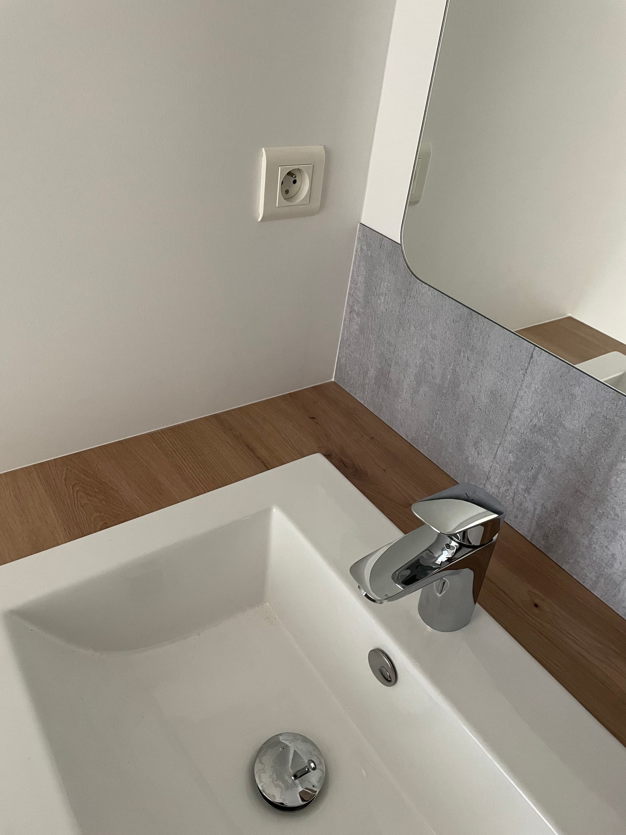 Réparation robinetterie et installation panneaux Vipanel