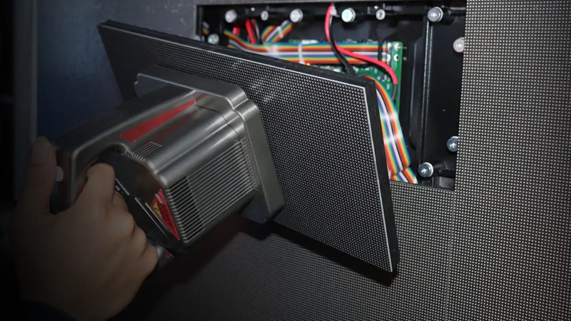 Top 12 recomandări de mentenanță și exploatare pentru ecrane LED (durată de viață & performanță)