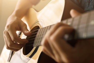 ENTRE RIOS E VOZES: MÚSICA RIBEIRINHA COMO PRÁTICA DE RESISTÊNCIA E AFIRMAÇÃO CULTURAL
