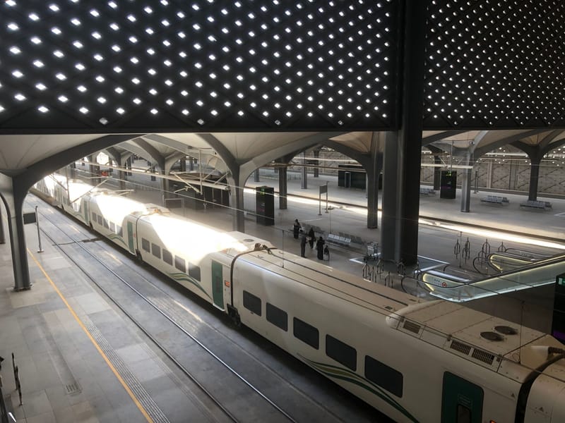 نقل الزوار والمعتمرين والحجاج