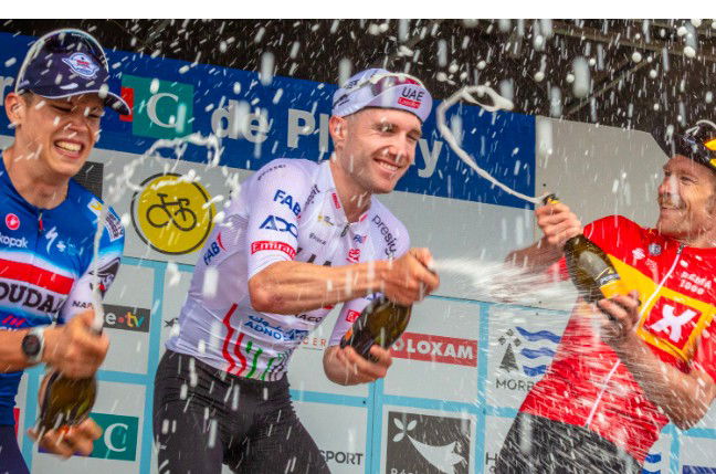 BRETAGNE CLASSIC TOUR - BHBricolage y participe en qualité de signaleur de course à moto