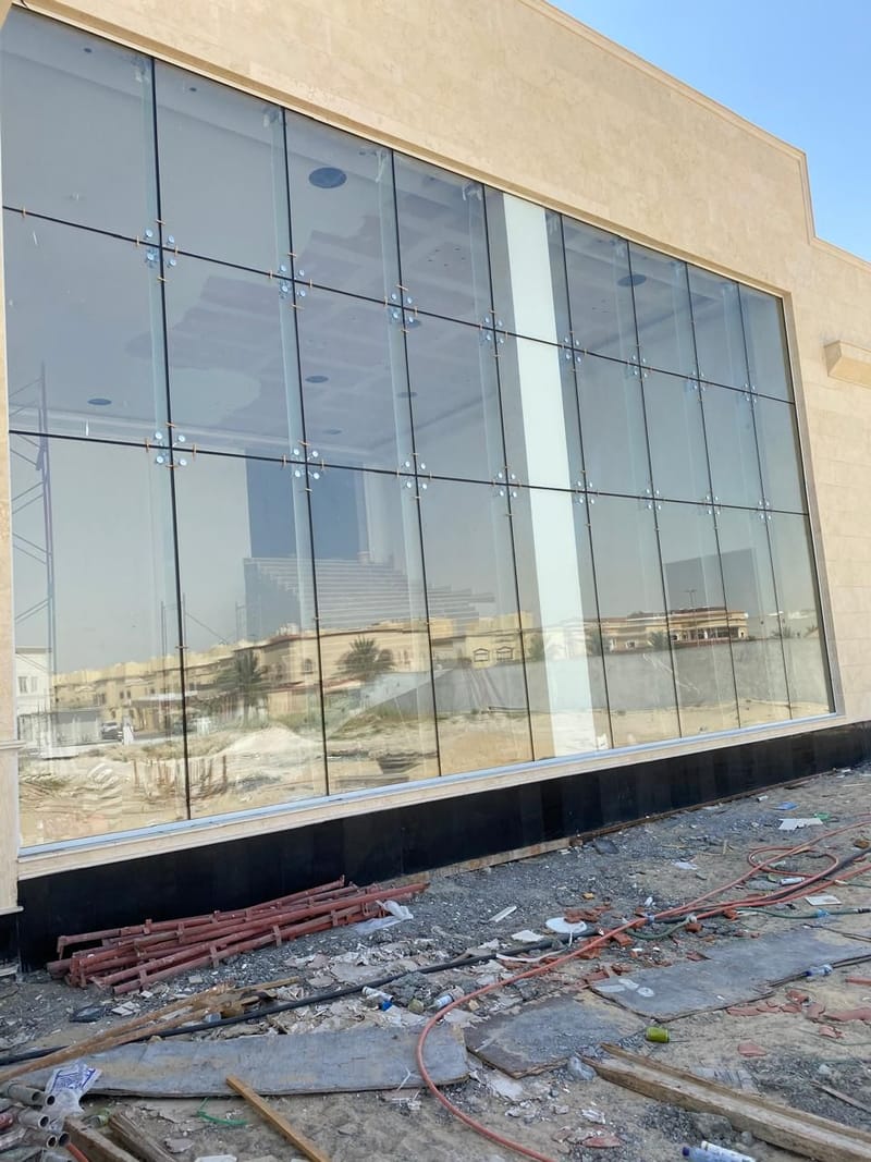 تفصيل وتركيب الواجهات الزجاجية