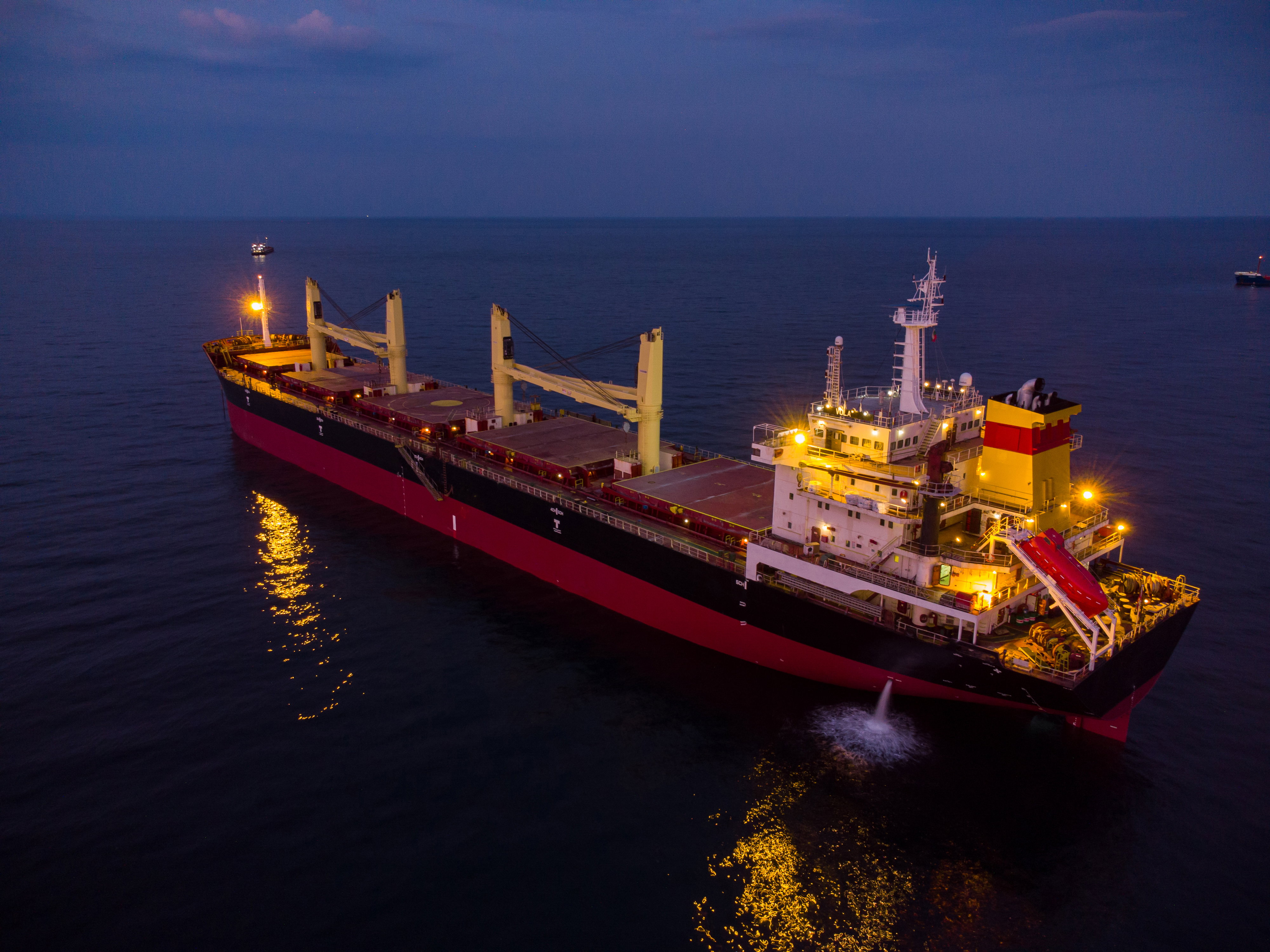 CARGO VUE DU CIEL EN PLEINE MER