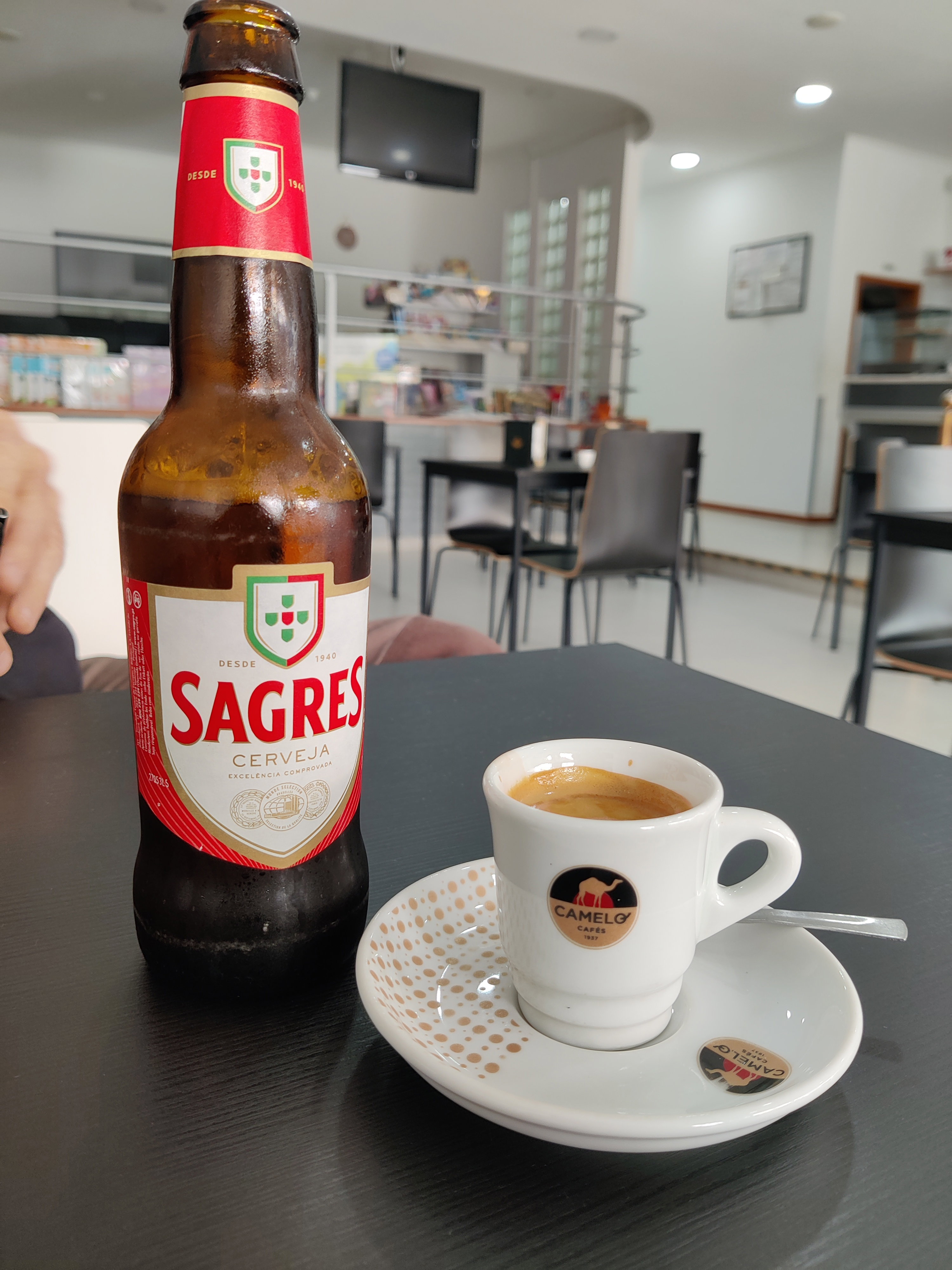 Sagres beer and Portuguese espresso (bica) — everyday life in Portugal