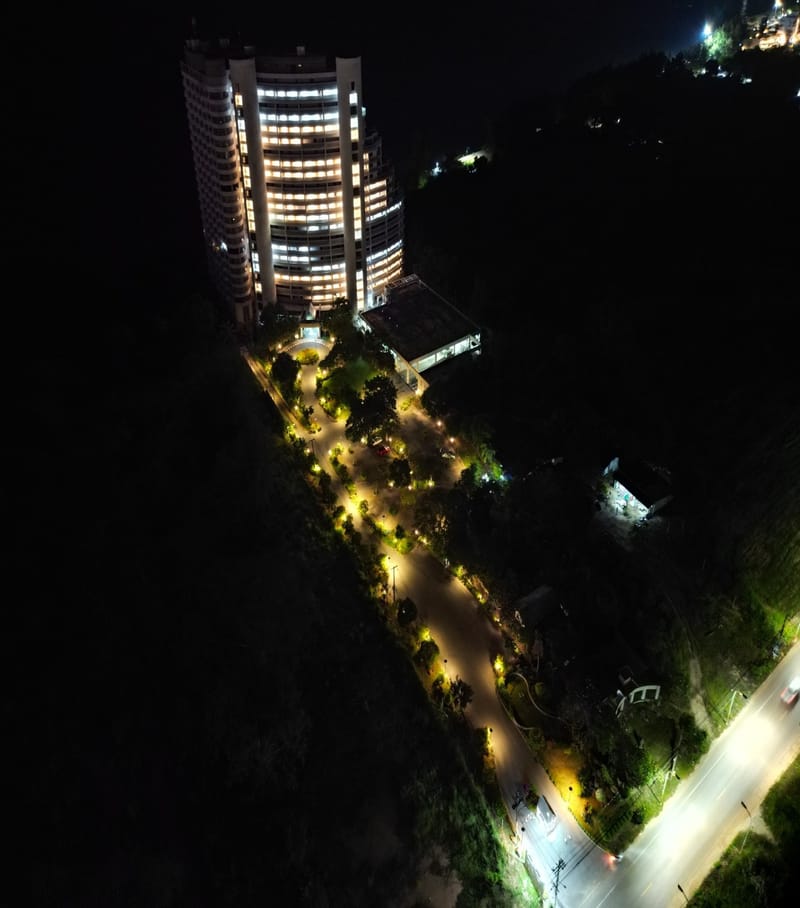 Payoon Garden Cliff Condominium Garden and Landscape