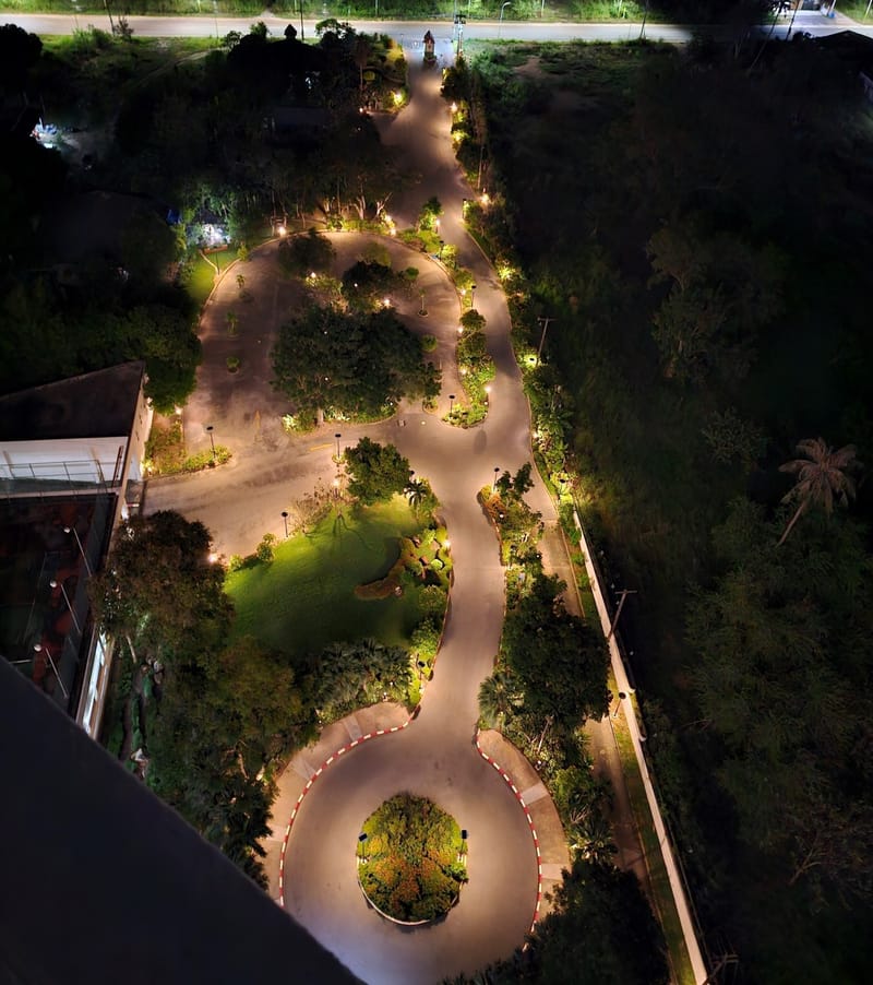 Payoon Garden Cliff Condominium Garden and Landscape
