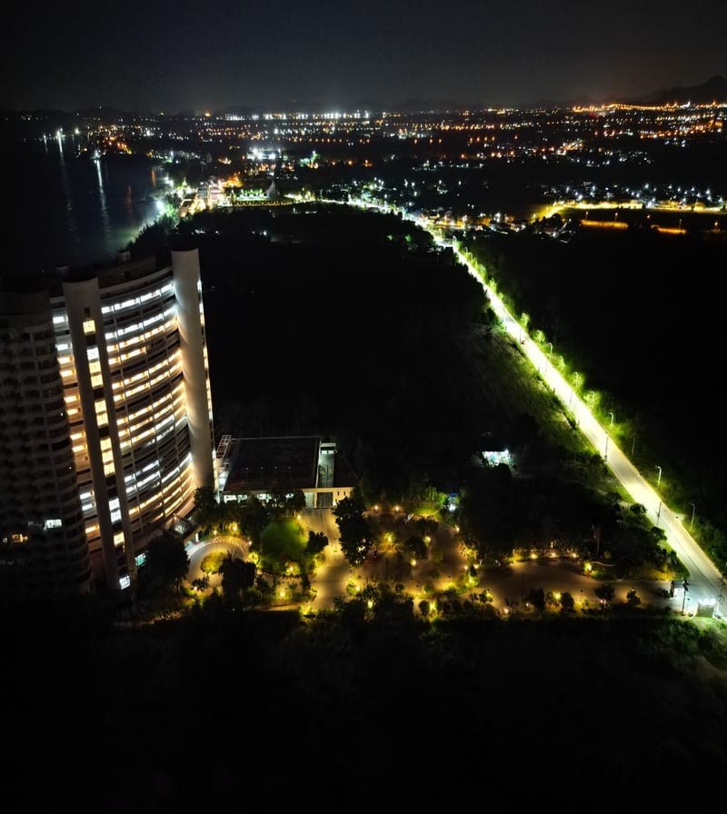 Payoon Garden Cliff Condominium Garden and Landscape