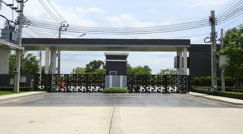 COMO (Ramintra-Hatairat) Entrance Arch